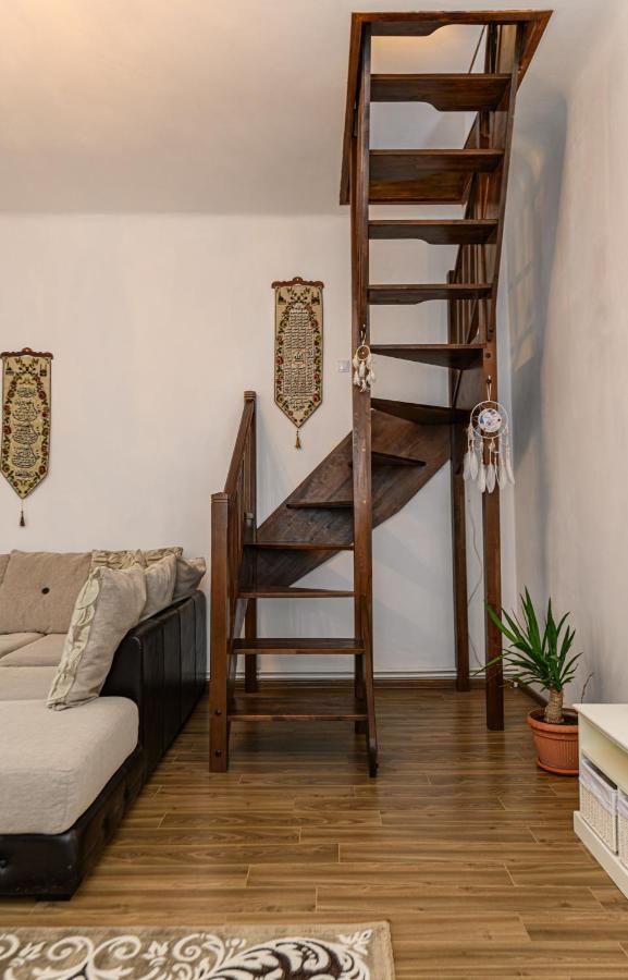 Lora's Place